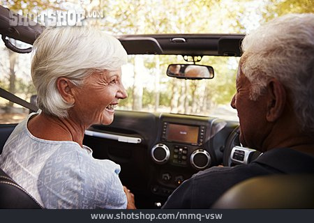 
                Autofahrt, Ausflug, Cabrio, Seniorenpaar                   