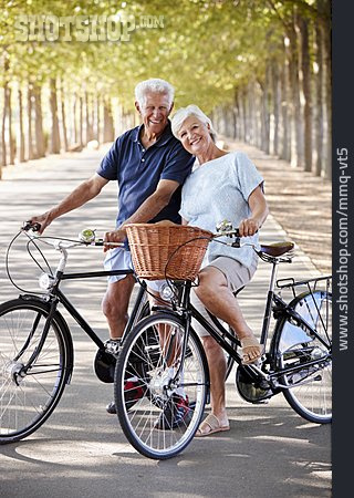 
                Glücklich, Fahrradfahren, Gemeinsam, Seniorenpaar                   