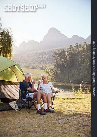 
                Urlaub, Entspannt, Camping, Seniorenpaar                   