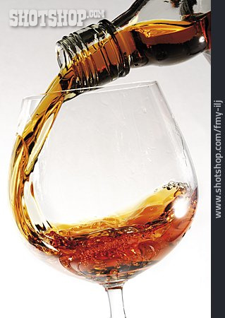 
                Cognac, Cognacglas, Einschenken                   