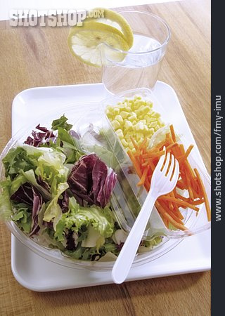 
                Salat, Kantine, Plastikbesteck                   