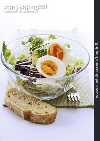 
                Imbiss, Gemischter Salat, Gekochtes Ei                   