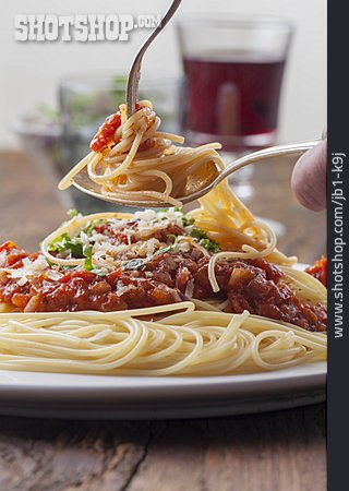 
                Spaghetti, Tomatensauce, Aufwickeln                   