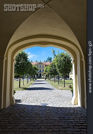 
                Torbogen, Schloss Rammenau                   