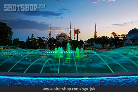 
                Sultan-ahmed-moschee, Springbrunnen, Istanbul                   