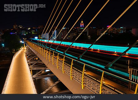 
                Metro, Istanbul, Metrobrücke über Das Goldene Horn                   