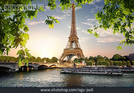 
                Seine, Paris, Eiffelturm, Ausflugsdampfer                   