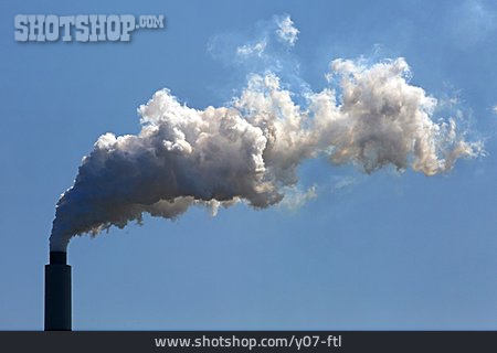
                Qualm, Abgase, Luftverschmutzung, Industrieschornstein                   