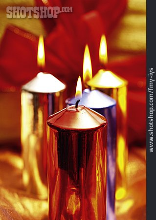 
                Weihnachtszeit, Kerzenlicht, Vierter Advent                   