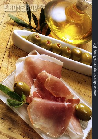 
                Parmaschinken, Antipasti, Olivenschiffchen                   