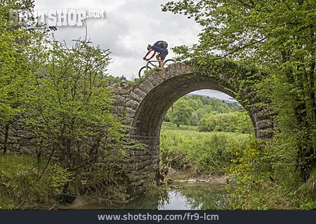 
                Bogenbrücke, Mountainbiken, Radwanderung                   