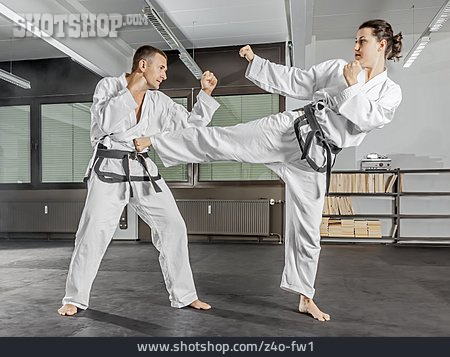 
                Kampfsport, Selbstverteidigung, Karate, Taekwondo                   