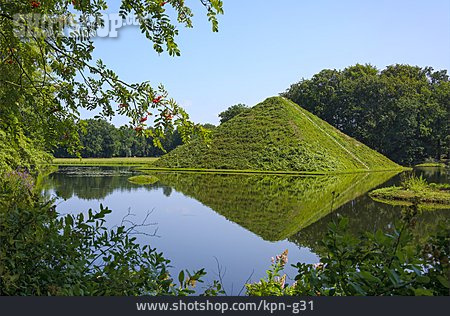 
                Cottbus, Fürst-pückler-park, Wasserpyramide                   