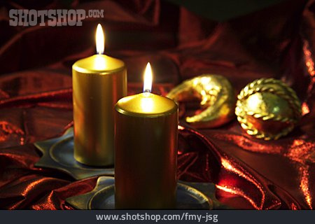 
                Weihnachtszeit, Kerzenlicht, Weihnachtsdekoration                   