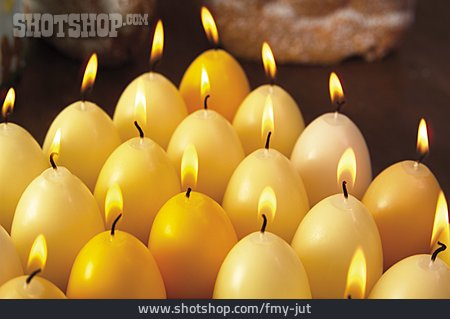 
                Osterfest, Kerzenlicht, Osterkerze                   