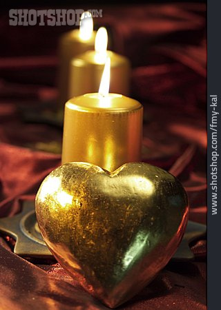 
                Herz, Kerzenlicht, Adventszeit                   