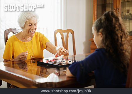 
                Großmutter, Brettspiel, Enkelin                   
