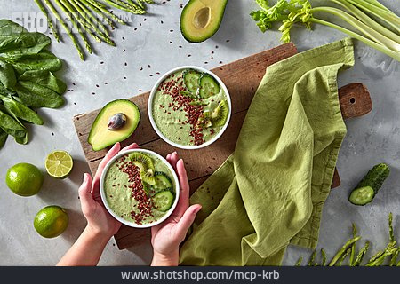 
                Gesunde Ernährung, Green Smoothie, Clean-eating, Green Bowl                   