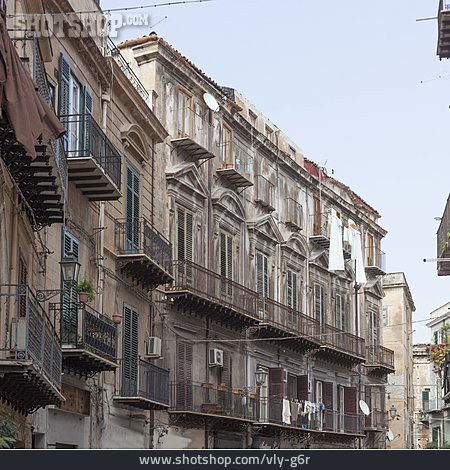
                Altstadt, Hausfassade, Palermo                   