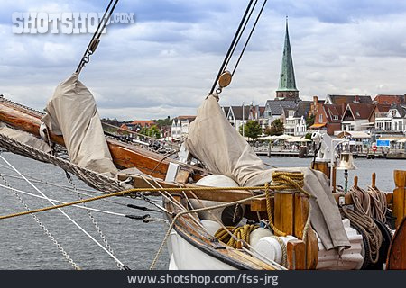 
                Segelschiff, Lübeck                   