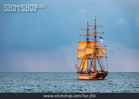 
                Segelschiff                   