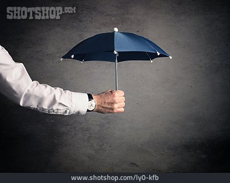 
                Schutz, Regenschirm, Versicherung                   
