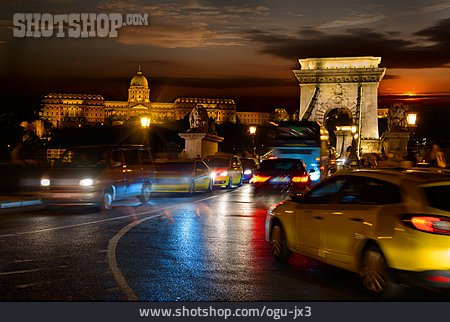 
                Straßenverkehr, Budapest                   