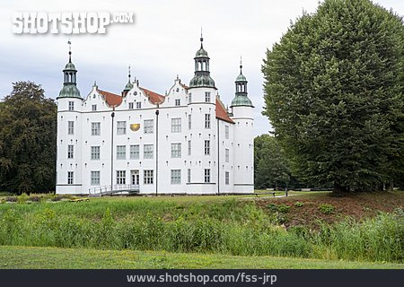 
                Herrenhaus, Schloss Ahrensburg                   