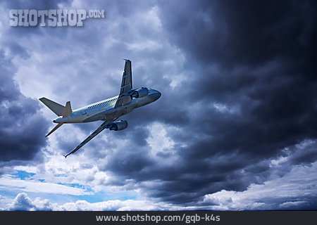 
                Flugzeug, Fliegen, Gewitterwolken                   