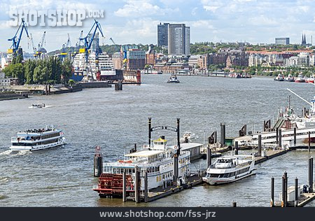 
                Hamburg, Elbe, Anleger                   