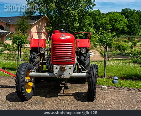 
                Traktor                   
