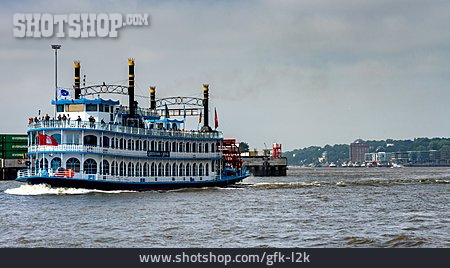
                Hamburg, Hafenrundfahrt, Schaufelraddampfer                   