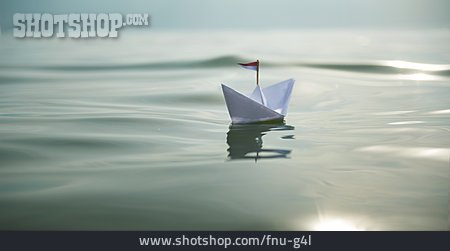 
                Origami, Papierschiffchen                   