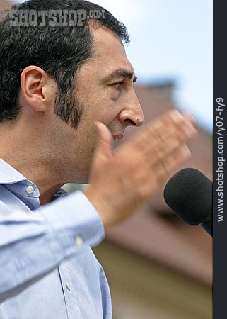 
                Cem özdemir                   