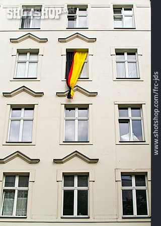 
                Wohnhaus, Deutschland, Deutschlandfahne                   