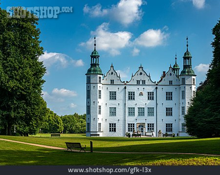 
                Schloss Ahrensburg                   