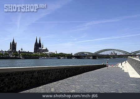 
                Köln, Rheinpromenade                   