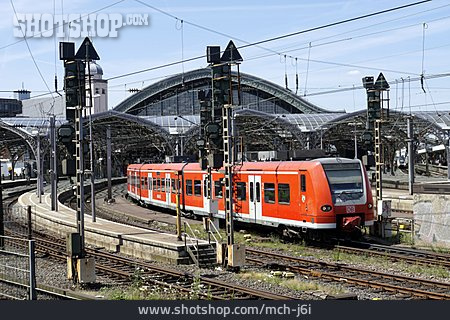 
                Schienenverkehr, Zug, Bahnhof, Hauptbahnhof                   