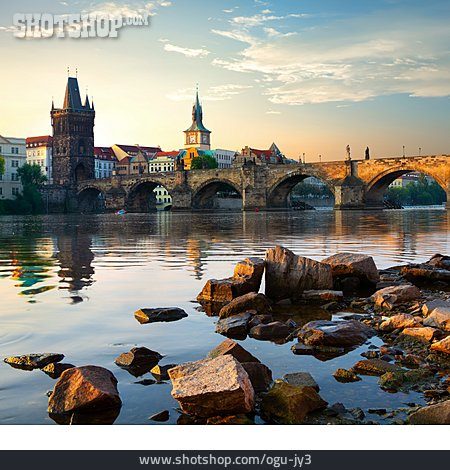 
                Prag, Moldau, Karlsbrücke                   