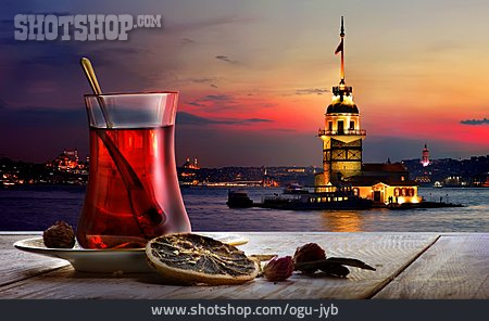 
                Istanbul, Leanderturm, Türkischer Tee                   