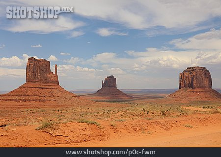 
                Monument Valley, Merrick Butte, The Mittens                   
