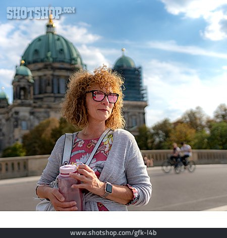 
                Städtereise, Berlin, Touristin                   