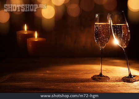 
                Champagner, Kerzenschein, Festlich                   