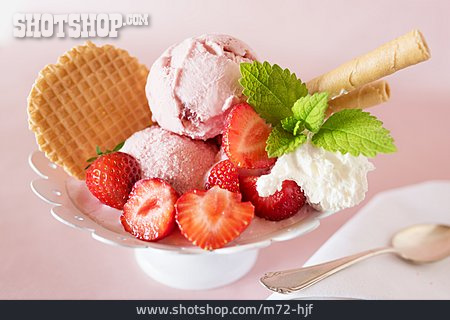 
                Eisbecher, Erdbeereis                   