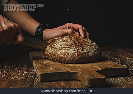 
                Brot, Schneiden, Backhandwerk                   