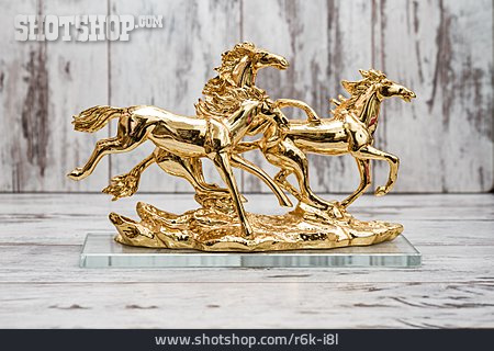 
                Golden, Pferde                   