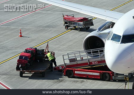 
                Beladen, Gepäck, Flugzeugabfertigung                   