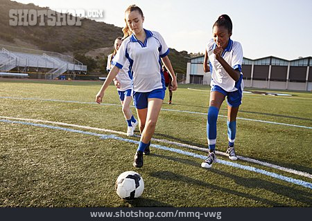
                Training, Kicken, Mädchenfußball                   