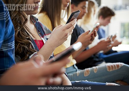 
                Jugendliche, Schüler, Smartphone, Unaufmerksam                   