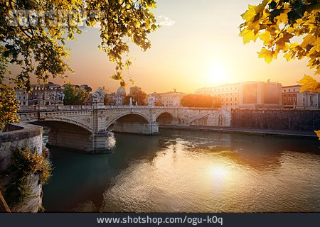 
                Rom, Ponte Vittorio Emanuele Ii                   